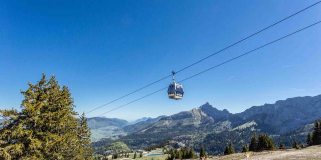 Gondola lift Cote 2000 Villard de Lans Corren on en Vercors