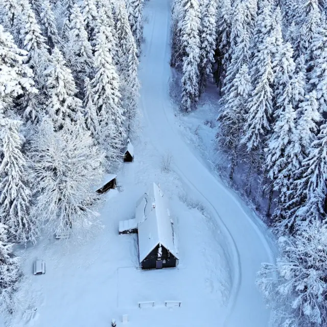 ©carolesavary Auberge Malaterre Hiver Drone1