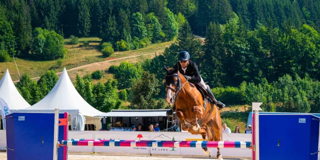 Loup Blanc Production Jumping