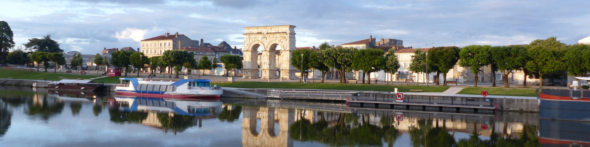 Vue de saintes et son arc de germanicus