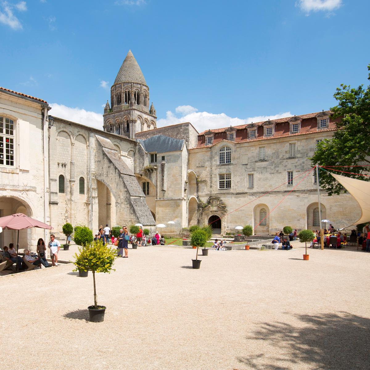 L’Abbaye-aux-Dames | Ville De Saintes