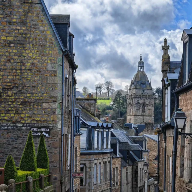 Place du Caquet - Villedieu