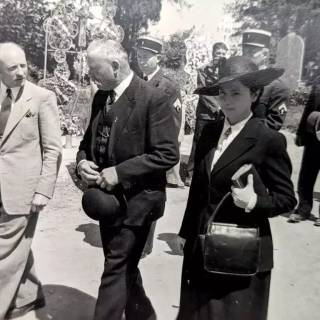 Marguerite Blouët en 1945, aux côtés de Philippe Texier-Hugou, le maire