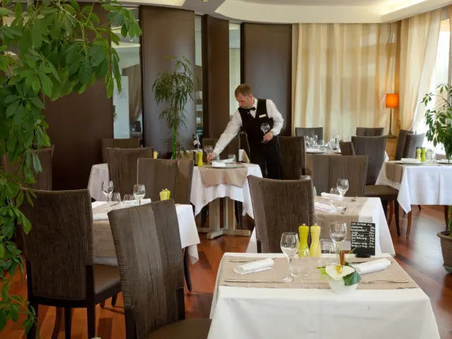 Hotel Oree Du Bois Vittel 2