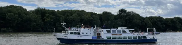 Croisière commentée sur la Seine près de Paris