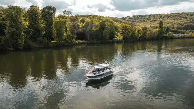 Balade en bateau sur la Seine près de Paris