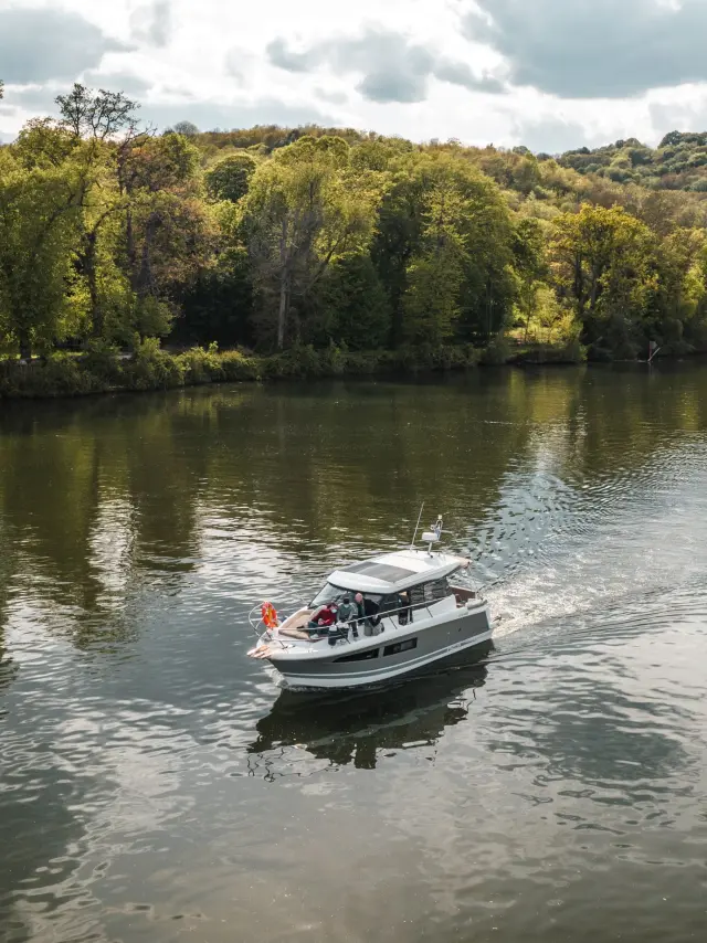 Balade en bateau sur la Seine près de Paris