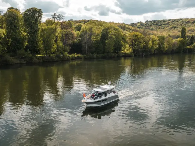 Balade en bateau sur la Seine près de Paris