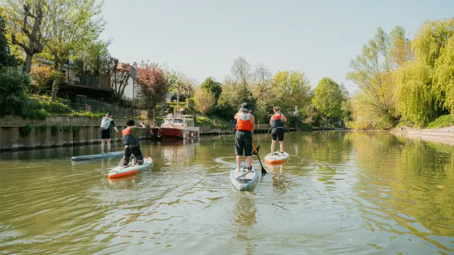 Activités nautiques sur la Seine près de Paris