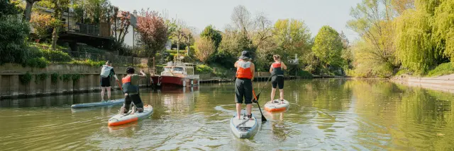 Activités nautiques sur la Seine près de Paris