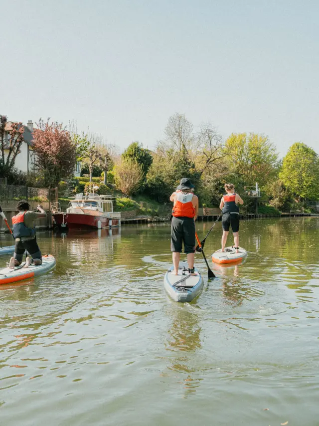 Activités nautiques sur la Seine près de Paris