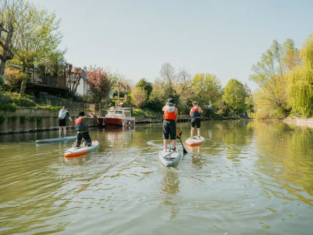 Activités nautiques sur la Seine près de Paris