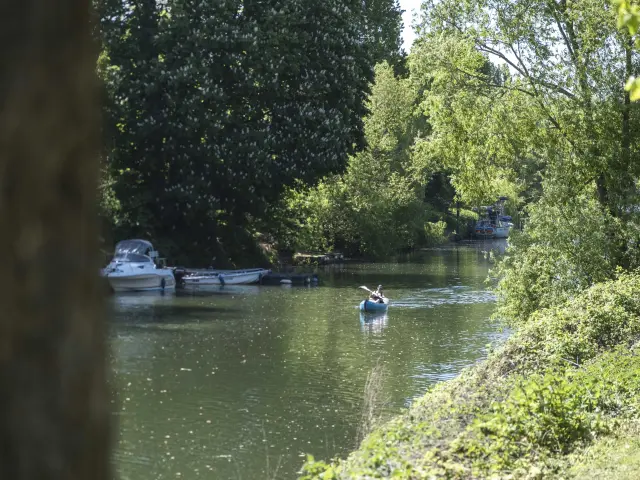 Balade sur l'eau à vaux-sur-Seine